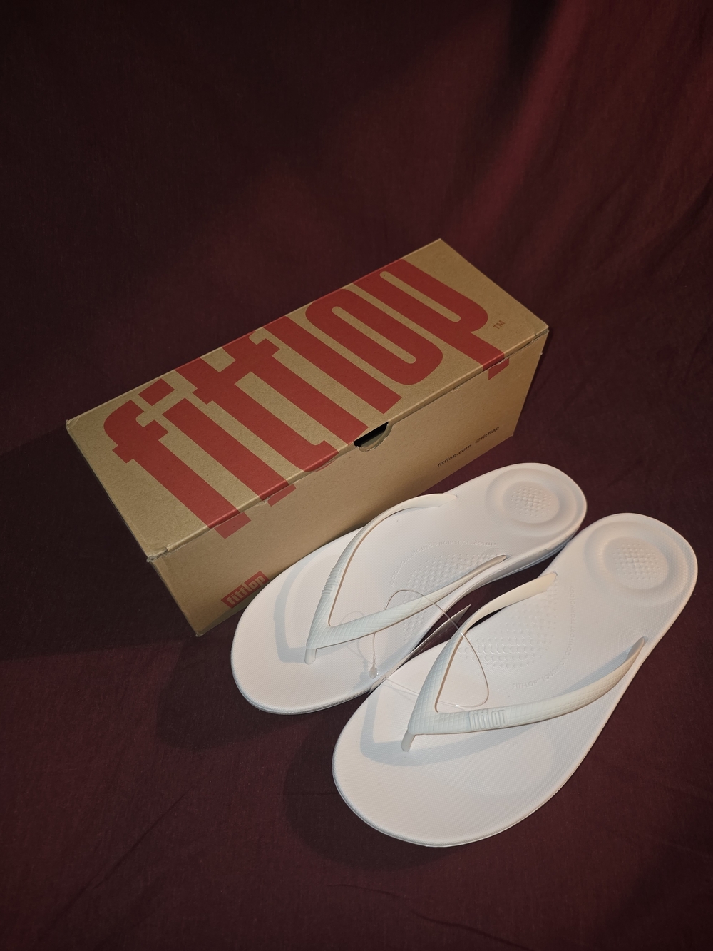 FitFlop Urban White Women's Flip-Flops Size 7